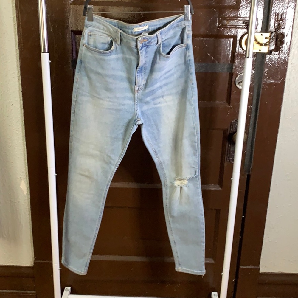 Women’s Skinny Knee-Slit Jeans